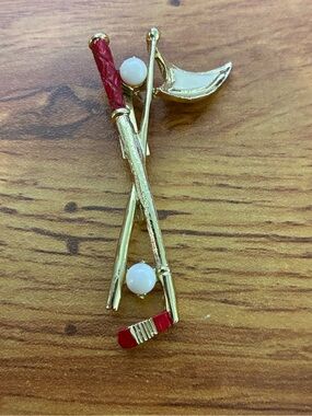 Vtg Gerry’s enamel Golf Club Pin Brooch with Red and White Accents